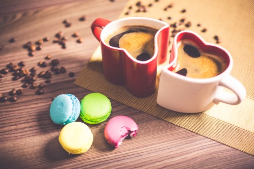 coffee-in-heart-cups-and-sweet-yummy-macarons-picjumbo-com